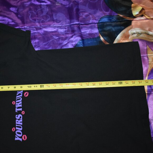 UNISEX MENS WOMENS T-SHIRT S SMALL Yours Truly Call Me When Your Sober kiss - Picture 9 of 13